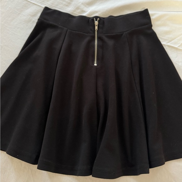 skirt - Picture 2 of 2